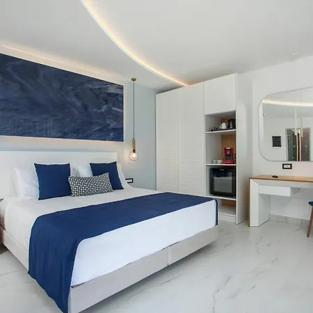 Szálloda White & 4*