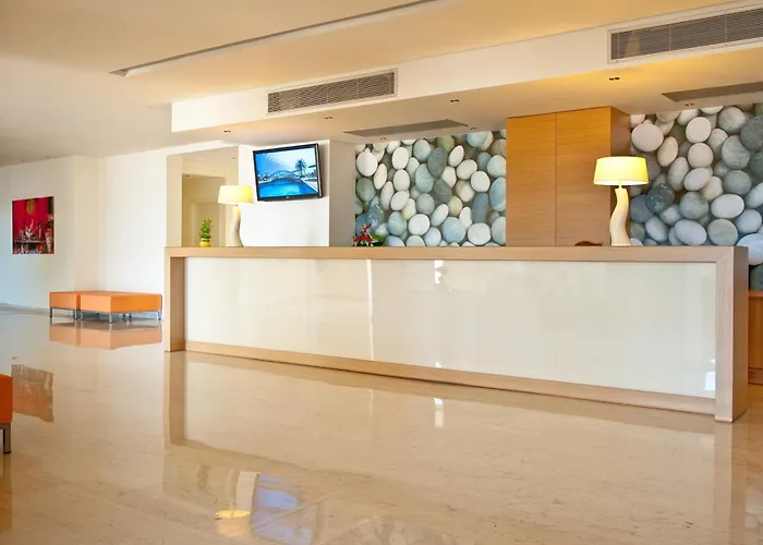 林德斯怀特酒店及套房