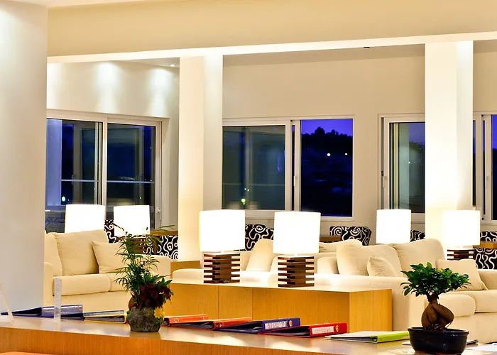 林德斯怀特酒店及套房 4*