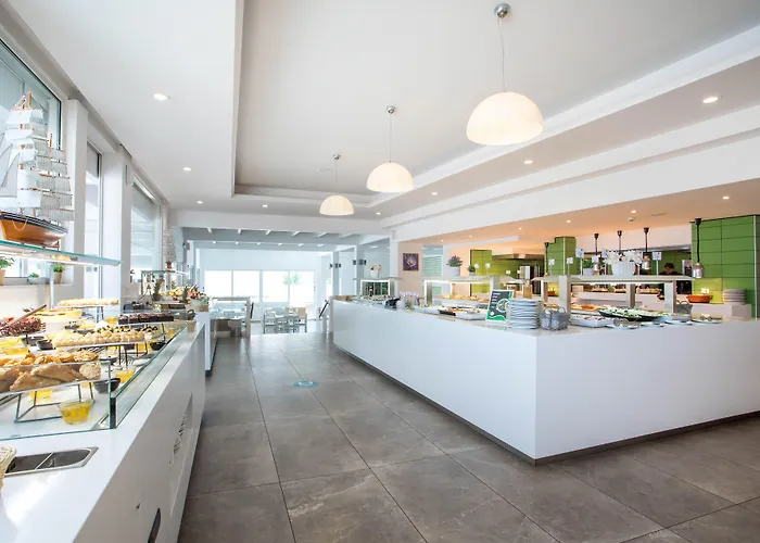 White & Отель Линдос