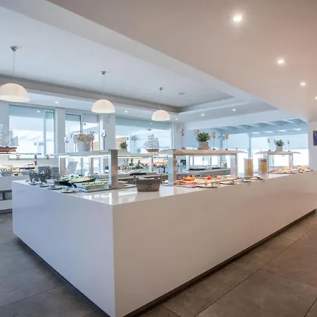 Hotel White & 4*