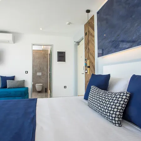 Hotel White & 4*