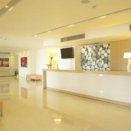 White & Hotel 4*
