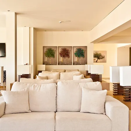 Hotel White & 4*