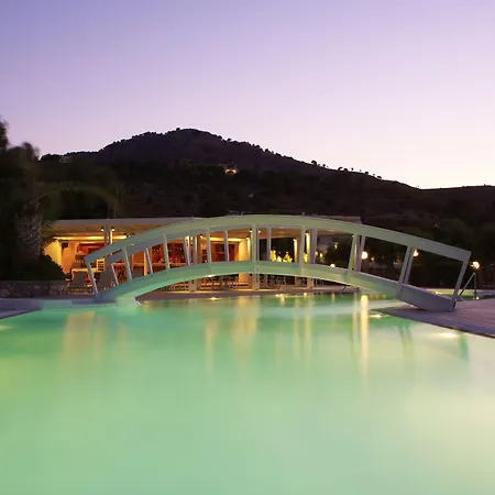 Hotel White & 4*