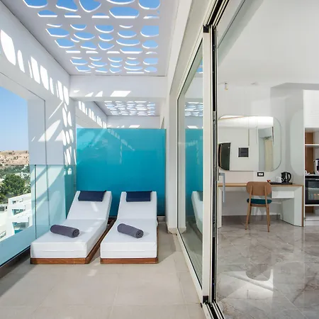 Hotel White &