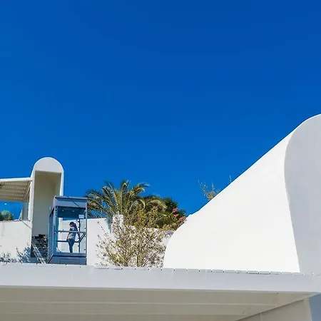 White & Hotel 4*