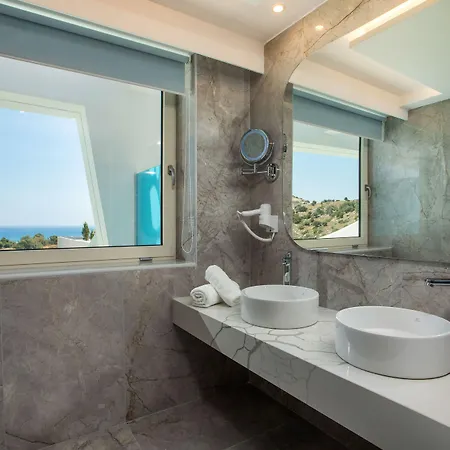 Hotel White & 4*