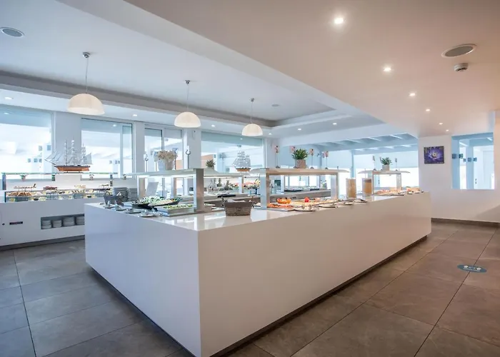 Hotel White & 4*