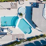 Hotel White & 4*