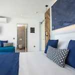 Hotel White & 4*