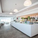 Hotel White & 4*