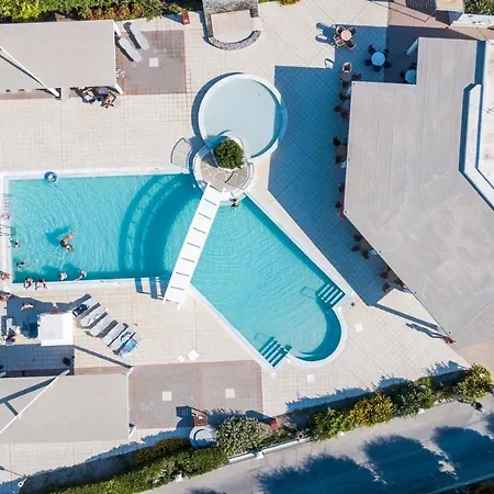 Hotel White & 4*