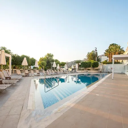 Hotel White & 4*