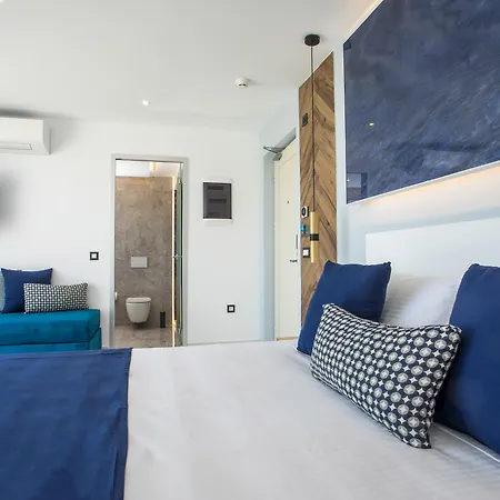 Hotel White & 4*