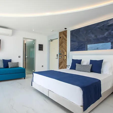 Hotel White & 4*