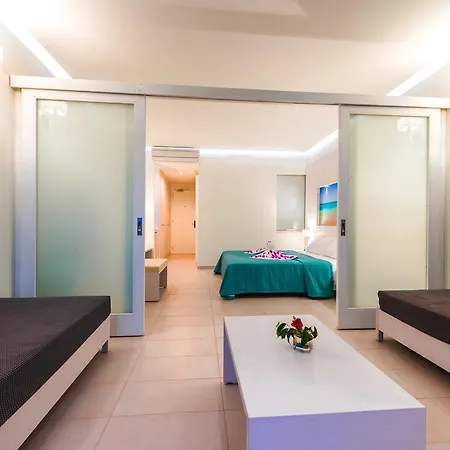 White & Hotel 4*