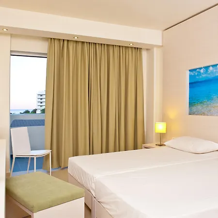 Hotel White &