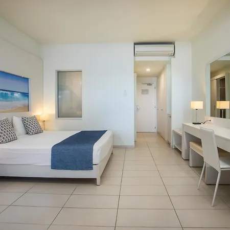 Hotel White &