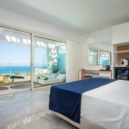 Hotel White & 4*