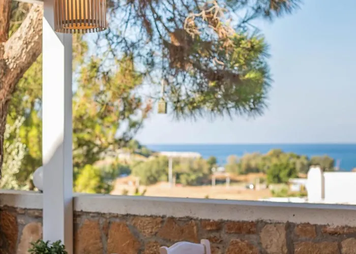 White & Otel Líndos