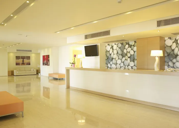 White & Otel 4*